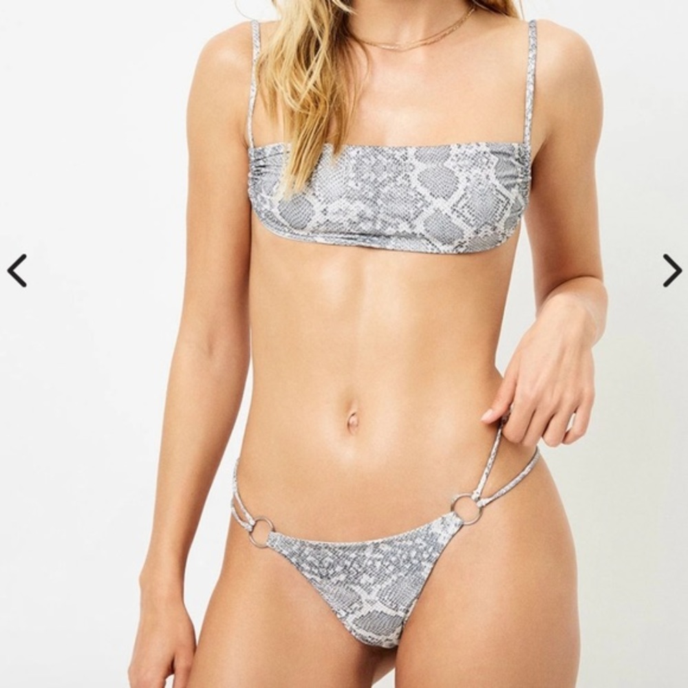 Frankies bikinis kailyn top in python
